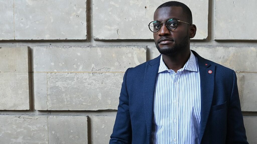 Le député LFI Carlos Martens Bilongo visé par une enquête, notamment pour "blanchiment de fraude fiscale"
                  Contacté par BFMTV, l'élu "insoumis" assure qu'il n'est au courant de rien et précise qu'il va faire le point avec son comptable.
