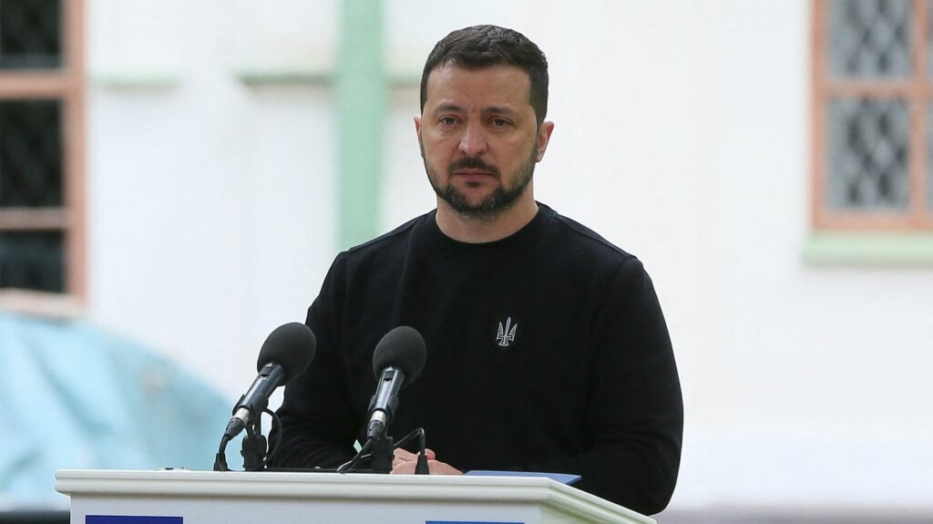 Eurovision 2023 : Volodymyr Zelensky ne pourra pas faire de discours durant la finale samedi
                  Le président ukrainien avait demandé de s'exprimer pendant la finale du concours de l'Eurovision, qui aurait dû se passer en Ukraine. Il aura finalement lieu à Liverpool, en Angleterre, samedi 13 mai.