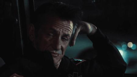 Festival de Cannes 2023 : Indiana Jones et Sean Penn à l'ordre du jour, jeudi 18 mai
              Pour cette journée du jeudi 18 mai, le festival de Cannes (Alpes-Maritimes) mettait Indiana Jones à l'honneur, mais pas seulement. Parmi les autres films ayant marqué la journée, on compte "Black Flies", dans lequel Sean Penn incarne un urgentiste.