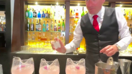 Festival de Cannes 2023 : rencontre avec Emanuele Balestra, magicien des cocktails au Majestic
                  Le Festival de Cannes, ce n'est pas que les films et les stars, mais aussi les palaces et les soirées. Reportage au Majestic, auprès du responsable des bars de l’hôtel.