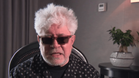 Festival de Cannes 2023 : Pedro Almodovar à l'honneur mercredi 17 mai
                  Au Festival de Cannes, la journée du mercredi 17 mai a été marquée par la présentation du court-métrage de Pedro Almodovar, racontant l'histoire d'amour qui unit deux cowboys. Le film de Catherine Corsini, accusée d'avoir harcelé ses comédiens, a finalement été projeté.