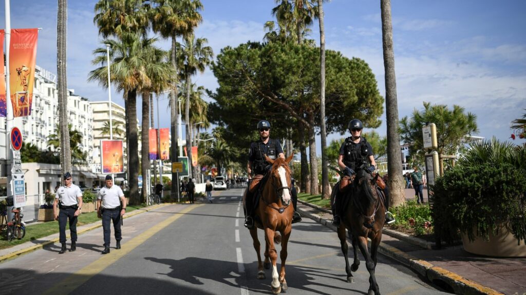 Festival de Cannes : la préfecture des Alpes-Maritimes interdit les manifestations sur la voie publique durant les festivités
                  La préfecture justifie cette interdiction par "la nécessité de garantir l'ordre public à l'occasion de cet événement d'ampleur exceptionnelle à caractère international".