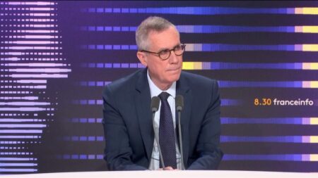 Vidéo



  

  
  


      


      

      Homicide routier : "Quand on change la loi, il faut prendre le temps de la réflexion", alerte François Molins
              Le 19 février, une semaine après l'accident provoqué par Pierre Palmade, sous l'emprise de la cocaïne, le ministre de l'Intérieur Gérald Darmanin avait annoncé sa volonté de créer un "homicide routier".