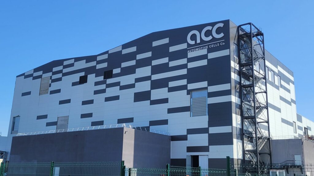 Gigafactory : qui est Yann Vincent, l’ancien de Renault et PSA qui s’attaque au monopole chinois sur les batteries électriques ?
              L’intrus de l’actu donne chaque soir un coup de projecteur sur une personnalité qui aurait pu passer sous les radars de l’actualité.