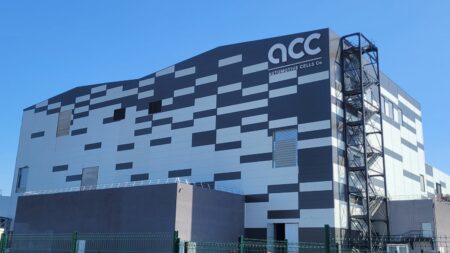 Gigafactory : qui est Yann Vincent, l’ancien de Renault et PSA qui s’attaque au monopole chinois sur les batteries électriques ?
              L’intrus de l’actu donne chaque soir un coup de projecteur sur une personnalité qui aurait pu passer sous les radars de l’actualité.