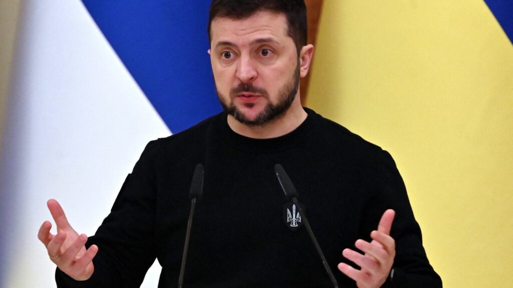 Guerre en Ukraine : Volodymyr Zelensky reçu à Paris par Emmanuel Macron
                  Le président ukrainien a effectué une tournée européenne ces derniers jours, jusqu’à sa visite à Paris, dimanche 14 mai.