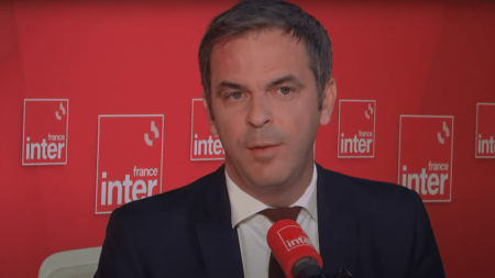 Immigration : Olivier Véran "préfère une opposition qui propose plutôt qu'une opposition qui se contente de tout contester"
                  Le porte-parole du gouvernement a exprimé sa volonté de dialoguer avec Les Républicains à l'Assemblée sur la question de l'immigration, mardi 23 mai sur France Inter.