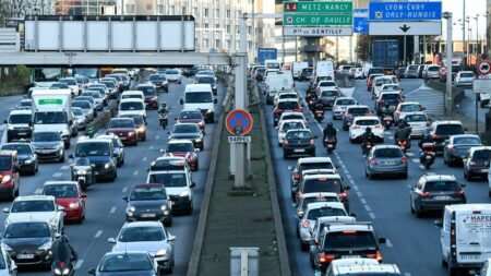Dans la peau de l'info. Ce qu'il faut savoir du périphérique parisien qui fête ses 50 ans
                  Tous les matins, Léo Tescher se glisse dans la peau d'une personnalité, d'un événement, d'un lieu ou d'un fait au cœur de l'actualité.
