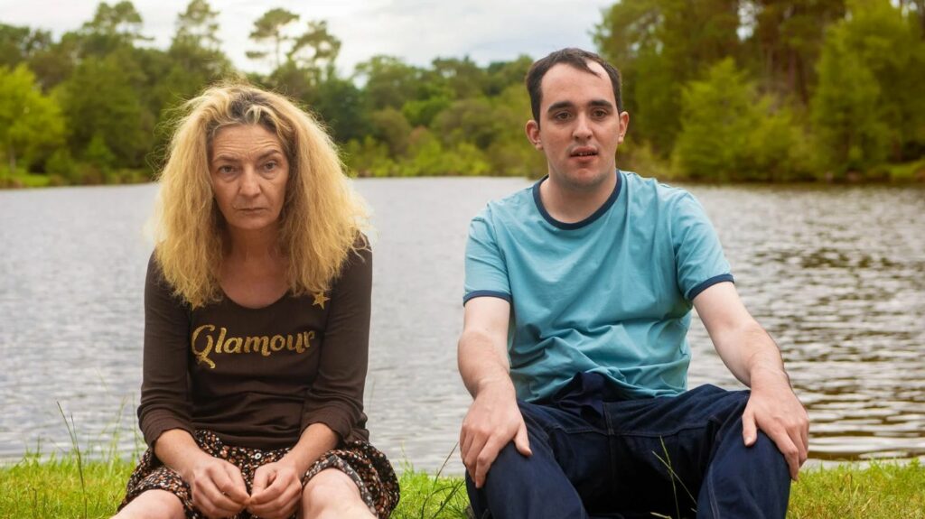 "La Marginale", un road-movie pour accepter les différences, avec Corinne Masiero dans un rôle sur mesure
                  Le film "La Marginale" sort en salles mercredi 3 mai, avec la comédienne rebelle du cinéma français Corinne Masiero. Le film raconte l’histoire d'une SDF et d'un jeune balayeur atteint d'un handicap mental, qui vont faire un petit bout de chemin ensemble.