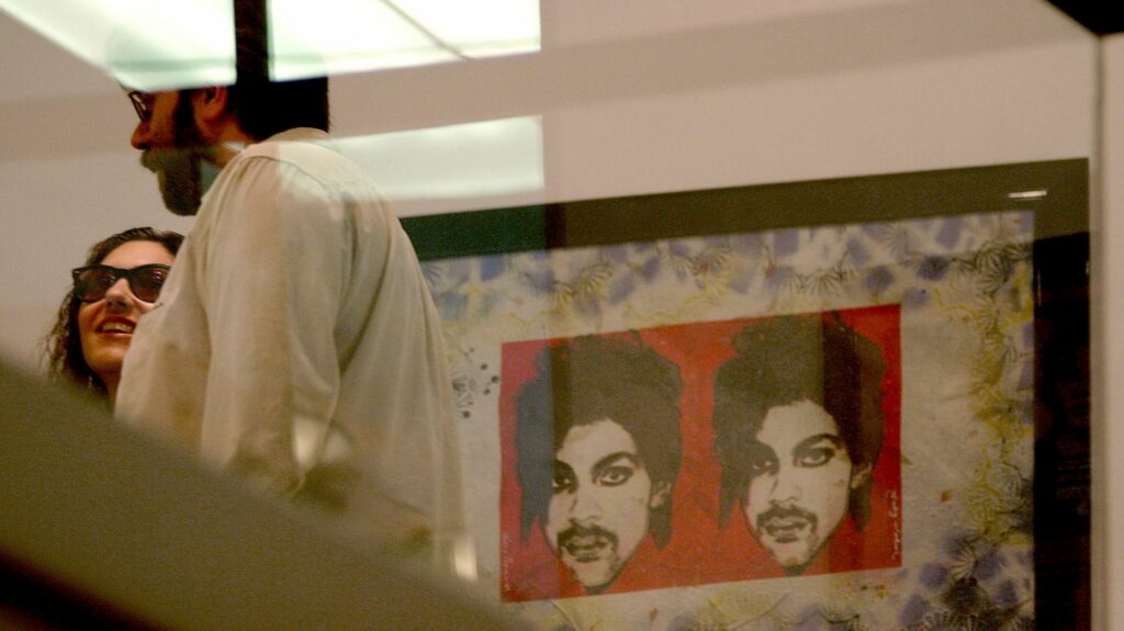 États-Unis : la fondation Andy Warhol sanctionnée par la justice américaine pour un portrait de Prince
                  Ce jeudi 18 mai, la Cour suprême américaine a donné tort à la fondation Andy Warhol, qui n'a pas versé de droits d'auteur à une photographe pour un cliché du chanteur Prince.