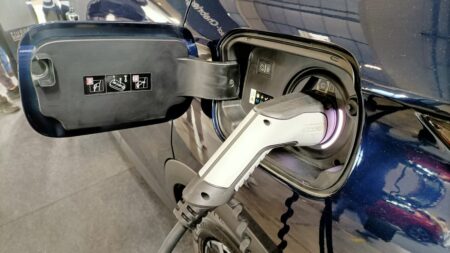 Voitures électriques : le marché de l’énergie va-t-il tenir le coup ?
                  La forte croissance des ventes mondiales de véhicules électriques va avoir des conséquences majeures sur le marché énergétique. L'Agence internationale de l’énergie a fait des calculs