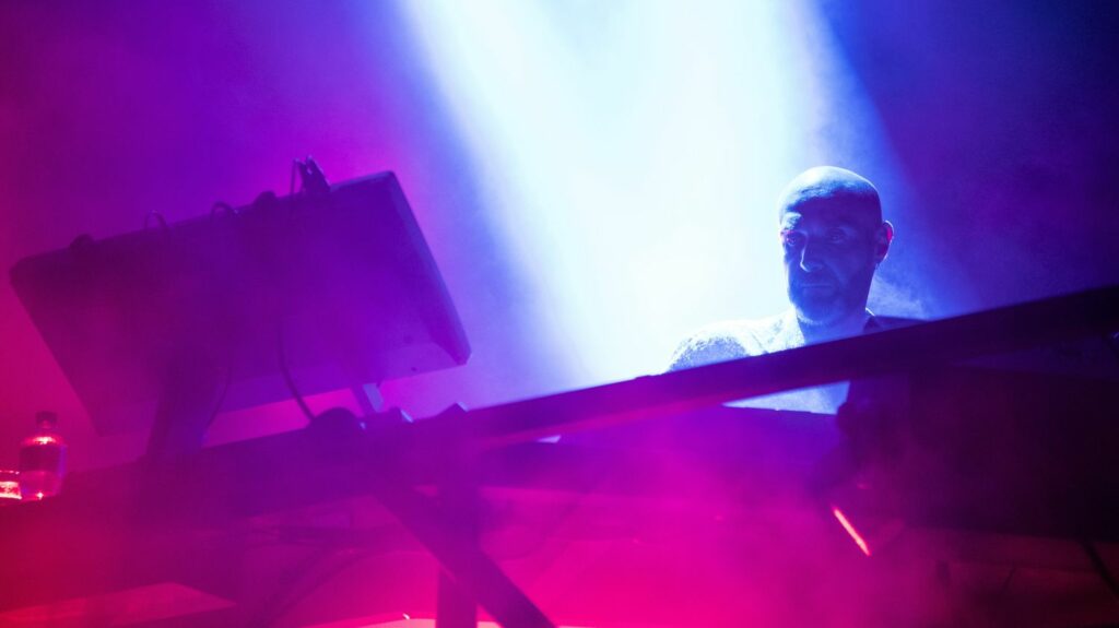 Musique : le Français Vitalic signe la BO du film "Disco Boy"
                  Le producteur de musique électronique signe une bande originale où il imprime sa patte sans se renier, au terme d'un travail de plus de deux ans avec le réalisateur italien Giacomo Abruzzese.