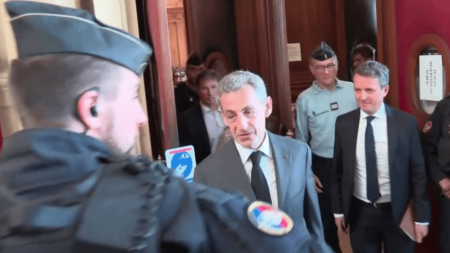 Affaire des écoutes : Nicolas Sarkozy condamné à trois ans de prison, dont une année ferme
                  L’ancien président de la République a écopé, en appel, de trois ans de prison, dont une année ferme, mercredi 17 mai, dans l’affaire des écoutes. Il est soupçonné d'avoir tenté d’obtenir des informations sur une affaire en cours.