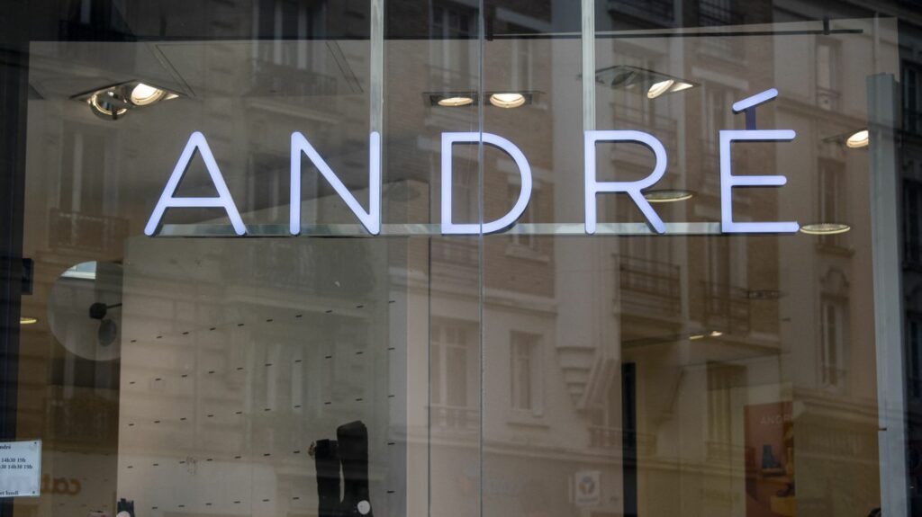 L'enseigne de chaussures André partiellement cédée à une société belge sur décision de justice
                  La société Optakare prévoit de reprendre 21 magasins sur les 49 détenus jusqu'à présent par le propriétaire de l'enseigne depuis 2020.