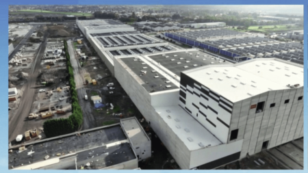Pas-de-Calais : inauguration de la première gigafactory de batteries de voitures électriques
              C'est une étape concrète vers la réindustrialisation de la France : la première gigafactory de batteries de voitures électriques vient d’être inaugurée dans le Pas-de-Calais. Le point avec Mathieu Rappez, en duplex de Billy-Berclau.