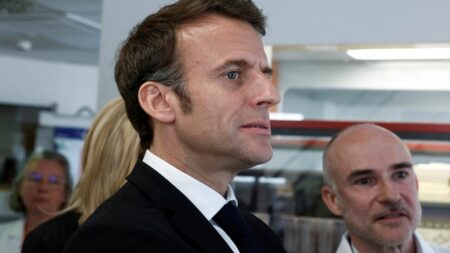 Plan santé 2030 : Emmanuel Macron annonce 16 nouveaux centres de recherche biomédicale
                  Le chef de l'Etat a présenté l'investissement de plusieurs centaines de millions d'euros dans la santé, lors d'une visite de l'Institut Curie.
