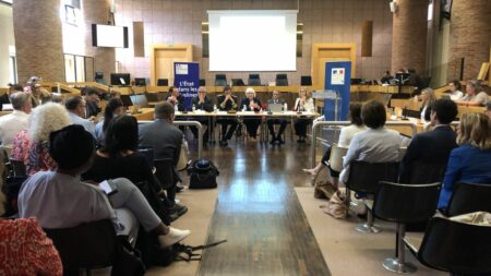 Reportage



  

  
  


      


      

      
        REPORTAGE. Violences intrafamiliales : à la cour d'appel de Versailles, un pôle spécialisé  permet de rassembler en un dossier les procédures civiles et pénales
                  Le gouvernement a annoncé la semaine dernière la création de pôles spécialisés dans les violences intrafamiliales dans toutes les juridictions de France. Sans même attendre le décret, la cour d'appel de Versailles a sauté le pas.