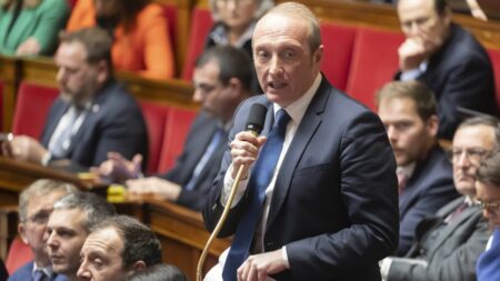 Mort d'Yvan Colonna : "Il existe de nombreux dysfonctionnements de l'administration pénitentiaire de ce pays", affirme le député Laurent Marcangeli
              Le député de Corse-du-Sud plaide pour un meilleur suivi de la radicalisation en prison, et pour une meilleure prise en charge des détenus atteints de maladies mentales.