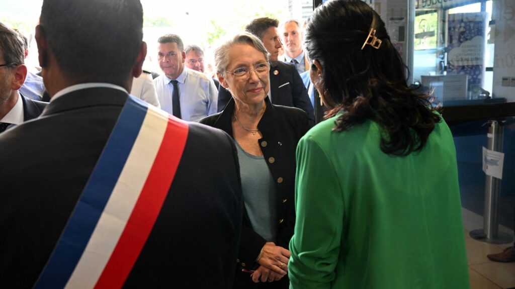 RSA : des sanctions seront bien prévues dans le projet de loi France Travail
              Ces pénalités viseront les bénéficiaires du RSA qui ne se conformeraient pas au parcours "d'accompagnement" au retour vers l'emploi, a précisé Elisabeth Borne, samedi.