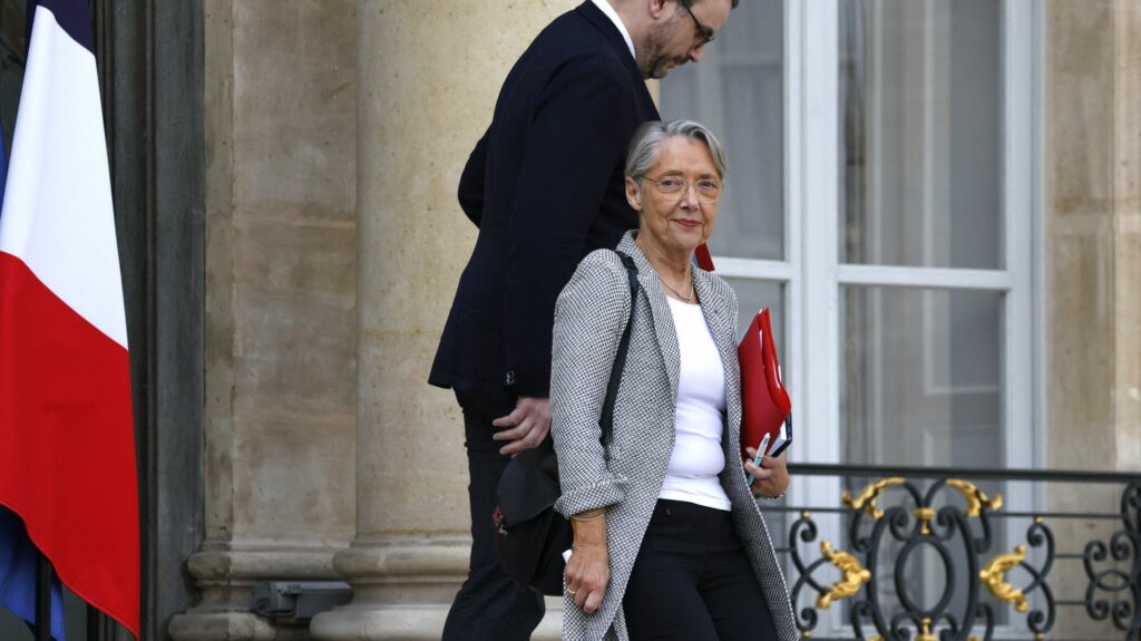 Réforme des retraites : salaires, RSA, dialogue social... Ce que demande l'intersyndicale avant de rencontrer Elisabeth Borne
                  La Première ministre reçoit les syndicats mardi et mercredi, les uns après les autres. Mais avant, selon nos informations, l’intersyndicale va lui adresser lundi 15 mai un communiqué commun.
