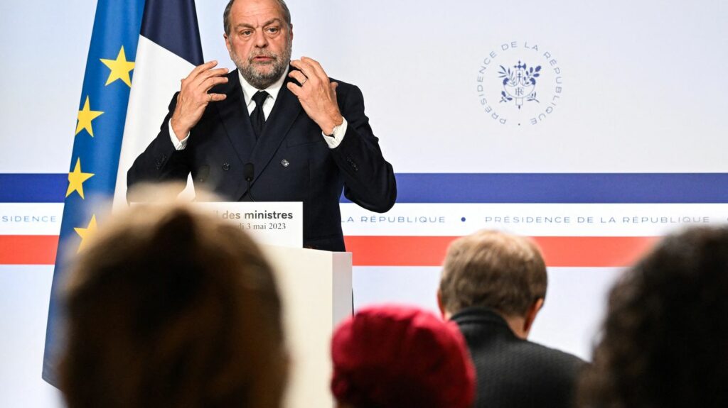 Recrutement de magistrats, nouvelles places de prison... Ce que contient le projet de réforme de la justice présenté par Eric Dupond-Moretti
                  Le garde des Sceaux a détaillé en Conseil des ministres mercredi son projet de loi de programmation et d'orientation, qui prévoit de donner à la justice plus de moyens budgétaires et humains.