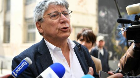 Retraite à 64 ans : le président de la commission des finances Eric Coquerel donne son feu vert à l'examen de la proposition d'abrogation
                  L'élu insoumis a rejeté mardi l'argument de l'inconstitutionnalité brandi par le camp présidentiel. Le texte devrait être examiné mercredi par les députés.