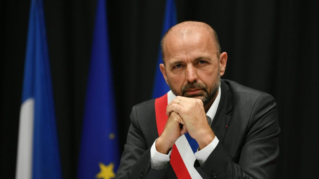 Saint-Brevin : "Les maires ne sont pas des punching-ball", réagit le président délégué de l'association d'élus Villes de France
                  Les principales mesures du plan gouvernemental de lutte contre les violences faites aux élus ont été dévoilées mercredi soir. Jean-François Debat ce plan est "une bonne chose", s'il "permet d'ouvrir un débat".