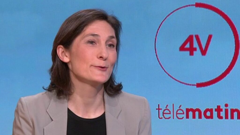 Sans-abri déplacés de Paris vers les régions : "Ce n'est pas la faute des Jeux olympiques", assure la ministre des Sports
                  Amélie Oudéa-Castéra, ministre des Sports et des Jeux olympiques et paralympiques, était l'invitée des "4 Vérités" sur France 2, mercredi 31 mai.