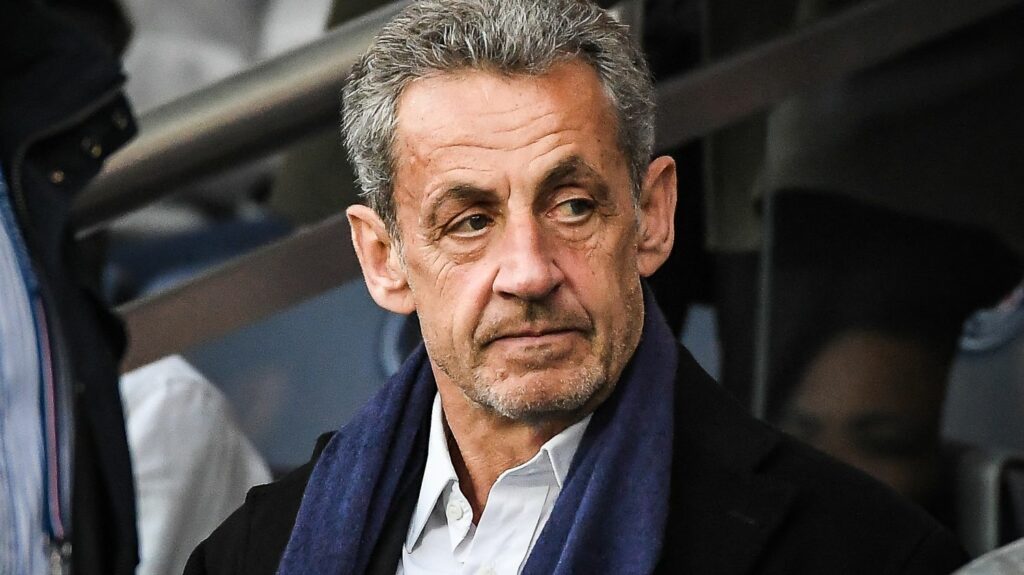 Affaire des écoutes : "j’irai jusqu’au bout", réagit Nicolas Sarkozy, qui se pourvoit en cassation après sa condamnation en appel
              Dans l'affaire "des écoutes", la cour d'appel de Paris a confirmé mercredi la décision des juges de première instance, en le condamnant à trois ans de prison, dont un an ferme, pour corruption et trafic d'influence.