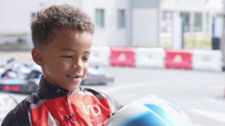 Sports : à la rencontre d'Amine Pantoli, prodige du karting à sept ans
              Le journaliste Samuel Ollivier, présent sur le plateau du 8 Heures, mardi 30 mai, s'intéresse à Amine Pantoli. À sept ans, il impressionne déjà en karting, et rêve de rouler en F1. Le 8 Heures est allé à la rencontre de ce jeune prodige.