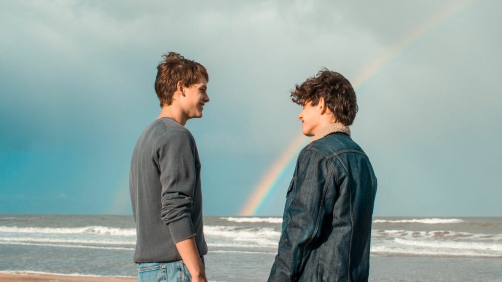 "Sublime" : la confusion des sentiments d'un adolescent dans un premier film argentin sensible
                  Ce premier long-métrage explore la thématique LGTBQ+ dans un registre émotionnel et sensible, au plus proche des sentiments de ses personnages, loin des discours et du militantisme.