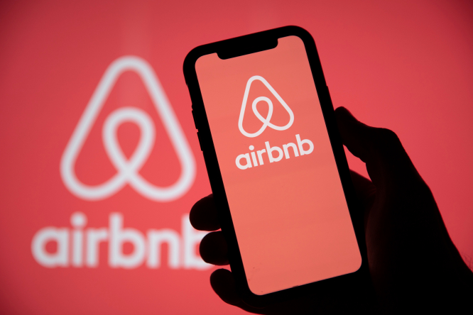 Taxer davantage les locations Airbnb, exigent les députés français