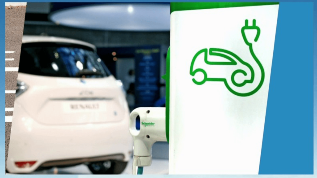 Transports : Emmanuel Macron repense le bonus écologique
                  Emmanuel Macron a annoncé, cet après-midi, qu’il allait repenser le bonus écologique, en soutenant les batteries produites en Europe, pour mieux aider l’industrie automobile française. Le point avec Arnaud Boutet, sur le plateau du 19/20.