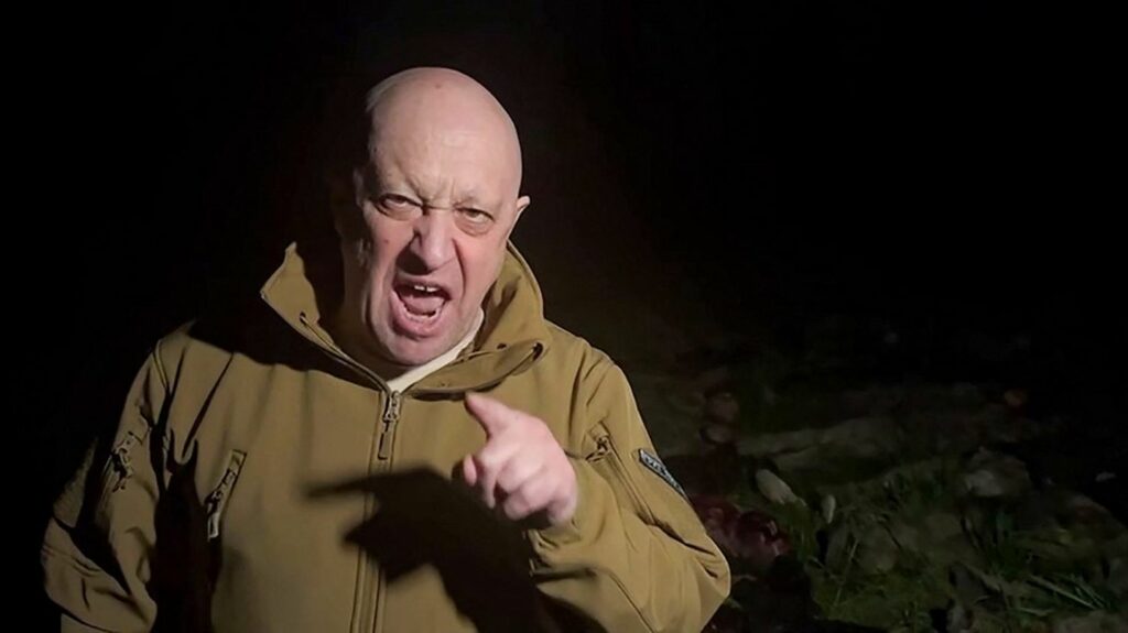 Guerre en Ukraine : le chef du groupe paramilitaire russe Wagner contre-attaque après la décision des députés français de le qualifier de "terroriste"
                  L'Assemblée nationale a adopté mardi une résolution pour inscrire le groupe paramilitaire Wagner sur la liste des organisations terroristes. En réponse, le chef Evguéni Prigojine accuse les soldats français de commettre des viols.