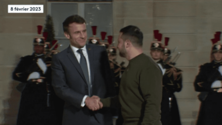 Guerre en Ukraine : Volodymyr Zelensky va s’entretenir avec Emmanuel Macron ce dimanche soir
                  Volodymyr Zlensky débarque à Paris ce dimanche soir 14 mai pour s’entretenir avec Emmanuel Macron. Il sera reçu à l’Elysée. Les besoins urgents de l’Ukraine devraient être au centre des discussions. On retrouve sur place Béatrice Gelot.