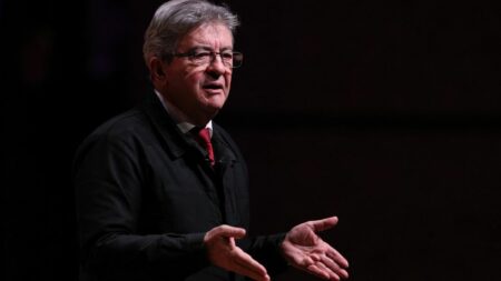 Ultradroite : Jean-Luc Mélenchon demande à se porter partie civile pour obtenir des informations sur des projets terroristes visant notamment ses meetings
                  Quatre hommes soupçonnés d'avoir préparé, entre 2017 et 2018, des projets terroristes visant notamment des meetings de l'insoumis, seront jugés en juin devant la cour d'assises spéciale des mineurs.