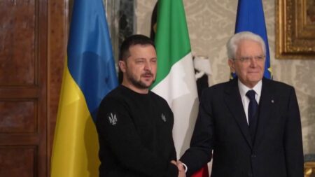 Visite de Zelensky à Paris : quelle aide de la France pour l’Ukraine ?
              Après Rome et Berlin, Volodymyr Zelensky se rend dans la soirée du dimanche 14 mai à Paris, pour s’entretenir avec Emmanuel Macron. Le président ukrainien cherche à renforcer sa puissance militaire, alors les préparatifs de sa contre-offensive s'achèvent.
