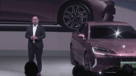 Automobile : des voitures électriques bientôt moins chères ?
                  Les prix des voitures électriques sont en baisse. Les véhicules électriques chinoises en particulier, parfois moins chères que des voitures thermiques, devraient révolutionner le marché européen.