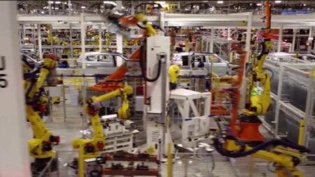 Voitures électriques : vont-elles nuire à l'emploi ?
                  Les voitures électriques ont le vent en poupe mais pourtant elles peuvent menacer l'emploi. Les inquiétudes pèsent dans l'industrie française.