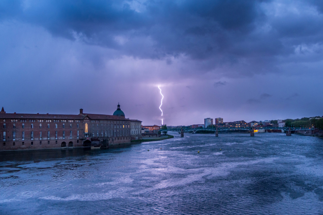 Avertissement météorologique pour la moitié sud de la France alors que de nouvelles tempêtes déferlent