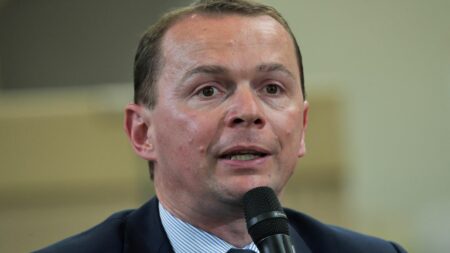 Soupçons de favoritisme : Olivier Dussopt sera jugé du 27 au 30 novembre
              Le ministre du Travail Olivier Dussopt sera jugé du 27 novembre au 30 novembre à Paris pour des soupçons de favoritisme.