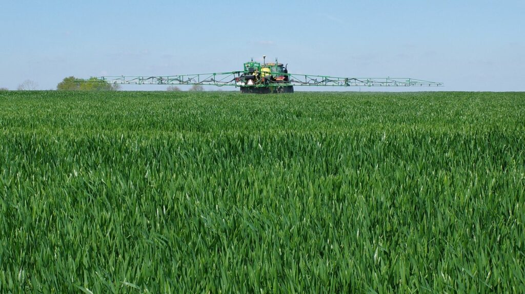 Pesticides : les députés socialistes vont créer une commission d'enquête
              Les élus du groupe de Boris Vallaud entendent faire la lumière sur "les causes de l'incapacité de la France à atteindre les objectifs des plans successifs de maîtrise des impacts des produits phytosanitaires."