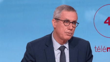 Adolescent tué à Nanterre : "il faut faire confiance en la justice", assure François Molins, le procureur général de la Cour de cassation
              François Molins, procureur général de la Cour de cassation, était l’invité des "4 Vérités" sur France 2, jeudi 29 juin.