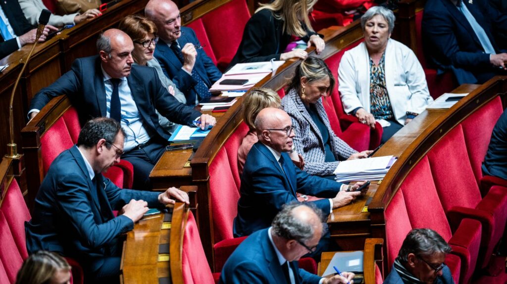 "Pas assez fiables, parce que trop faibles" : l'alliance entre les députés Renaissance et les Républicains a déjà du plomb dans l'aile
                  Les membres du parti de la majorité vont se réunir la semaine prochaine pour réfléchir à une alliance avec des élus des Républicains. Mais l'ambiance s'annonce tendue.