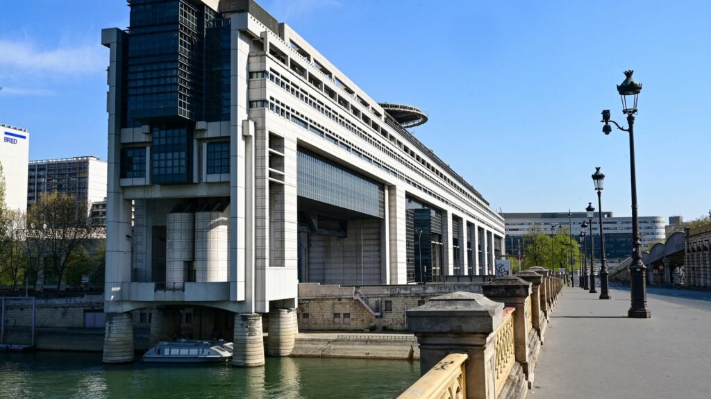 Assises des finances publiques : des économies attendues
                  Les Assises des finances publiques se tiennent à Bercy, lundi 19 juin. Des économies de la part du gouvernement sont attendues.