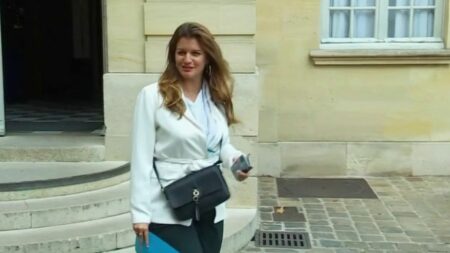 Fonds Marianne : Marlène Schiappa auditionnée par la commission d'enquête sénatoriale
                  Marlène Schiappa est auditionnée, mercredi 14 juin, par la commission d'enquête sénatoriale sur la gestion du fonds Marianne. Elle va devoir s'expliquer sur la distribution des 2,5 millions d'euros de ce fonds destiné à financer des projets promouvant les valeurs républicaines.