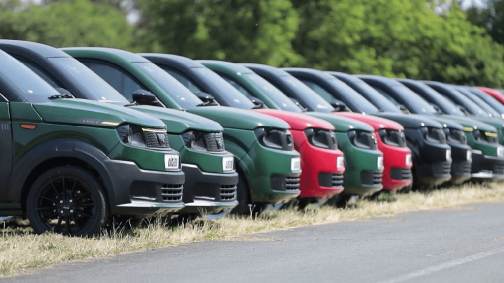 Automobile : les véhicules sans permis ont le vent en poupe
              En 2022, les ventes de véhicules sans permis ont bondi. Ces voitures séduisent les jeunes conducteurs qui peuvent circuler avec dès l'âge de 14 ans. Comment expliquer cet engouement ? Les équipes du 20 Heures ont enquêté.