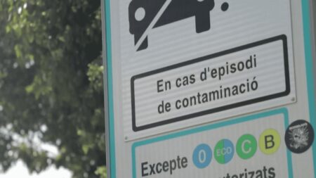 Barcelone : la ZFE, une solution efficace contre la pollution
              Le gouvernement va-t-il reculer sur les fameuses ZFE, ces zones au cœur des métropoles où les véhicules les plus polluants ne peuvent plus circuler ? En Espagne, à Barcelone elle fonctionne assez bien. Ceux qui ont accepté de mettre leur vieux véhicule à la casse voyagent gratuitement dans les transports en commun.