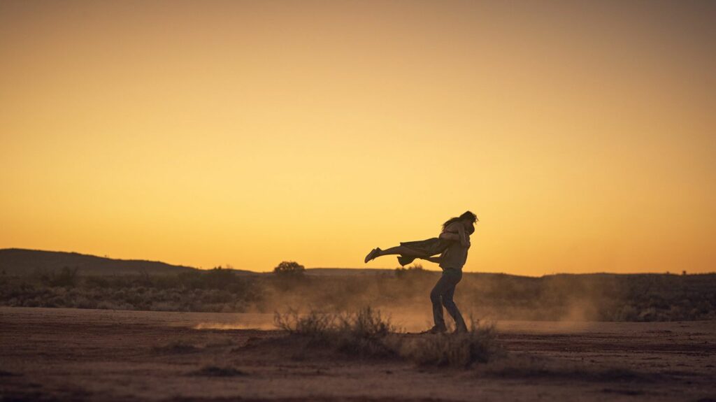 "Carmen" au cinéma : la Bohémienne de Bizet est une migrante mexicaine dans le premier film du chorégraphe Benjamin Millepied
              Revenu à la création après avoir été directeur de la Danse de l'Opéra de Paris, Benjamin Millepied fait un détour par le cinéma avec un "Carmen" solaire.