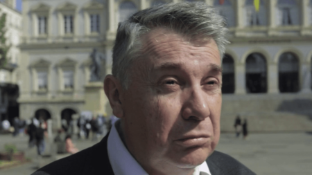 Loire : l’ex premier adjoint du maire de Saint-Etienne sort du silence après six ans de chantage à la sextape
              C'est une affaire qui a secoué la métropole stéphanoise. L'ex premier adjoint du maire a été victime d’un chantage à la vidéo intime pendant plusieurs années après avoir été filmé à son insu. Il témoigne pour la première fois auprès des équipes d’Envoyé Spécial.